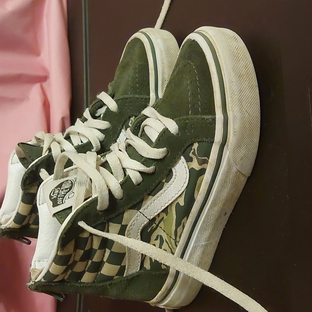 Kids Van's olive green suede shoes